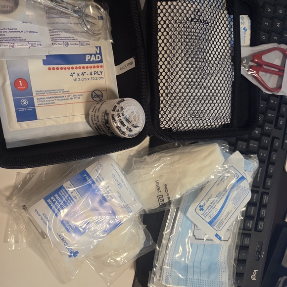 Lexus Two Keys Changs/Pen And First Aid Kit - Picture 5 of 5